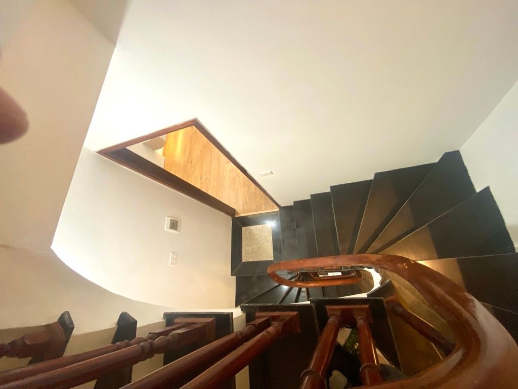 LÔ GÓC HIẾM - NGÕ THÔNG GẦN ÔTÔ TRÁNH - FULL NỘI THẤT CHỈ VIỆC VỀ Ở - KINH DOANH NHỎ