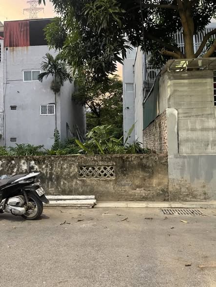 THỬA ĐẤT PHÂN LÔ - ÔTÔ TRÁNH - ĐƯỜNG THÔNG CÁC NGẢ - SÁT HỒ SEN - CHỢ - TRƯỜNG  HỌC. Tại Thụy Phương.