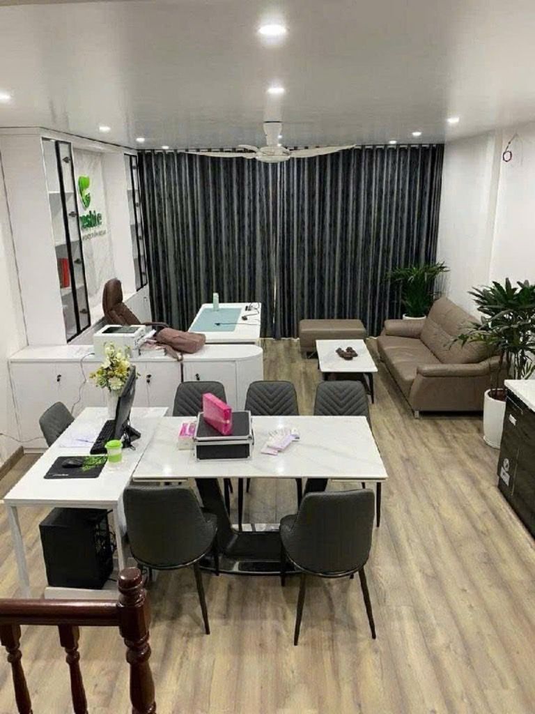 MẶT NGÕ THÔNG KINH DOANH - ÔTÔ 4 CHỖ QUA NHÀ - 5 TẦNG NHÀ MỚI Ở NGAY - TẠI LẠC LONG QUÂN.