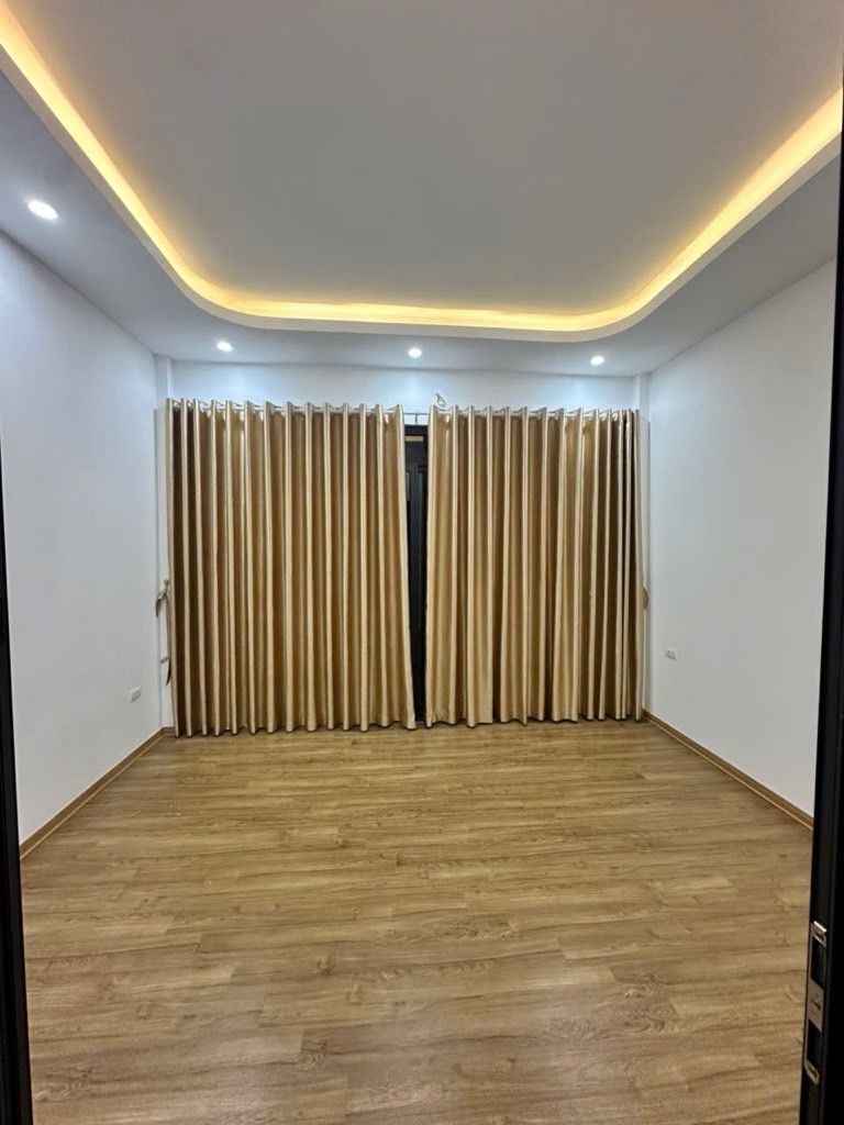 HOA HẬU - 5 TẦNG THANG MÁY - NGÕ RỘNG - GẦN Ô TÔ - FULL NỘI THẤT - 7 PHÒNG. Tại Phạm Văn Đồng.