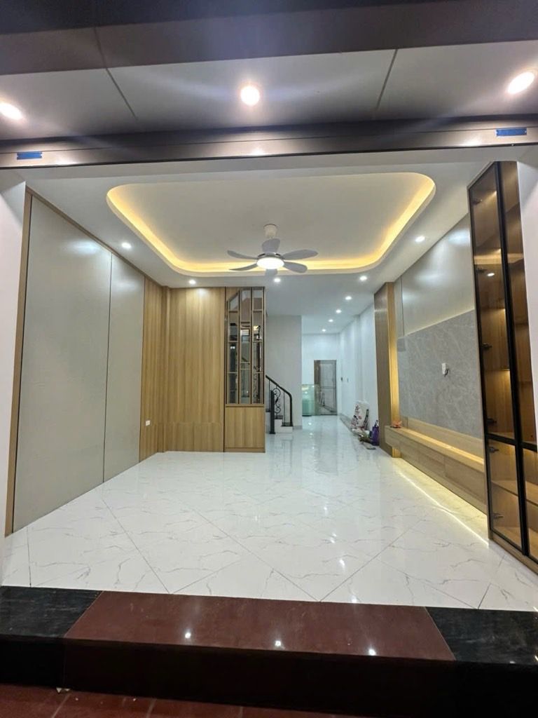 HOA HẬU - 5 TẦNG THANG MÁY - NGÕ RỘNG - GẦN Ô TÔ - FULL NỘI THẤT - 7 PHÒNG. Tại Phạm Văn Đồng.