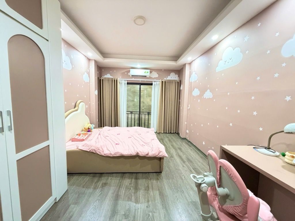 ĐẸP NHƯ MỚI TRUNG TÂM CẦU GIẤY - 5 TẦNG 3PN ĐẦY ĐỦ CÔNG NĂNG - CHỦ TẶNG FULL NỘI THẤT - KHÁCH VỀ Ở LUÔN ĐÓN TẾT - AN SINH ĐỈNH.