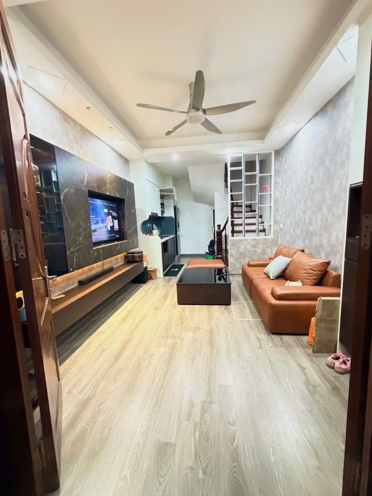 ĐẸP NHƯ MỚI TRUNG TÂM CẦU GIẤY - 5 TẦNG 3PN ĐẦY ĐỦ CÔNG NĂNG - CHỦ TẶNG FULL NỘI THẤT - KHÁCH VỀ Ở LUÔN ĐÓN TẾT - AN SINH ĐỈNH.