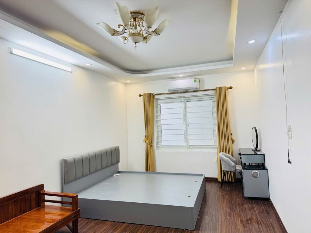 RINH HOA KHÔI Ở ĐÓN TẾT - VF3 LÙI CỬA - VÀI CHỤC BƯỚC RA MẶT CẦU GIẤY - FULL NỘI THẤT NHƯ ẢNH.