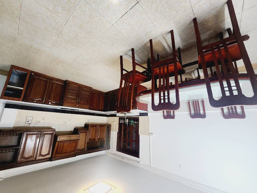 HOA KHÔI GẦN PHỐ - DÂN XÂY CHẮC CHẮN - 2 THOÁNG - Ở MIỄN CHÊ. Tại Lạc Long Quân