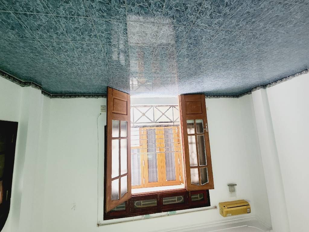 HOA KHÔI GẦN PHỐ - DÂN XÂY CHẮC CHẮN - 2 THOÁNG - Ở MIỄN CHÊ. Tại Lạc Long Quân