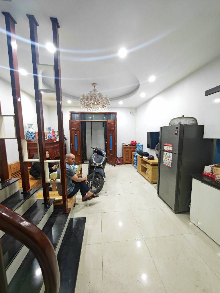 Phố Trần Cung. CÁCH PHỐ 50M - NHÀ MỚI PHÂN LÔ - NHỈNH 8 TỶ QUÁ HIẾM