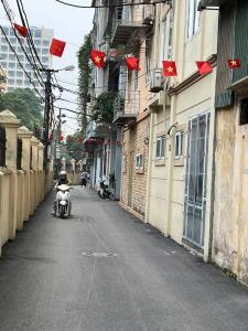 TRUNG TÂM QUÂN - NGÕ NÔNG - ÔTÔ ĐỖ CỬA - CÁCH PHỐ HOÀNG QUỐC VIỆT 100M.