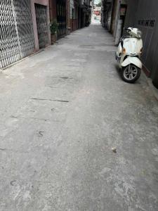 Ô TÔ - PHÂN LÔ QUÂN ĐỘI - GẦN ĐƯỜNG LỚN - Ở QUÁ TIỆN - CHỦ XÁC ĐỊNH BÁN ĐẤT -  ĐẬP ĐI XÂY CĂN HỘ QUÁ ĐỈNH.