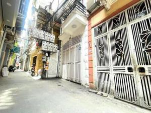 NHÀ DÂN XÂY CHẮC CHẮN - NGÕ THÔNG - TẠI TRẦN QUỐC VƯỢNG