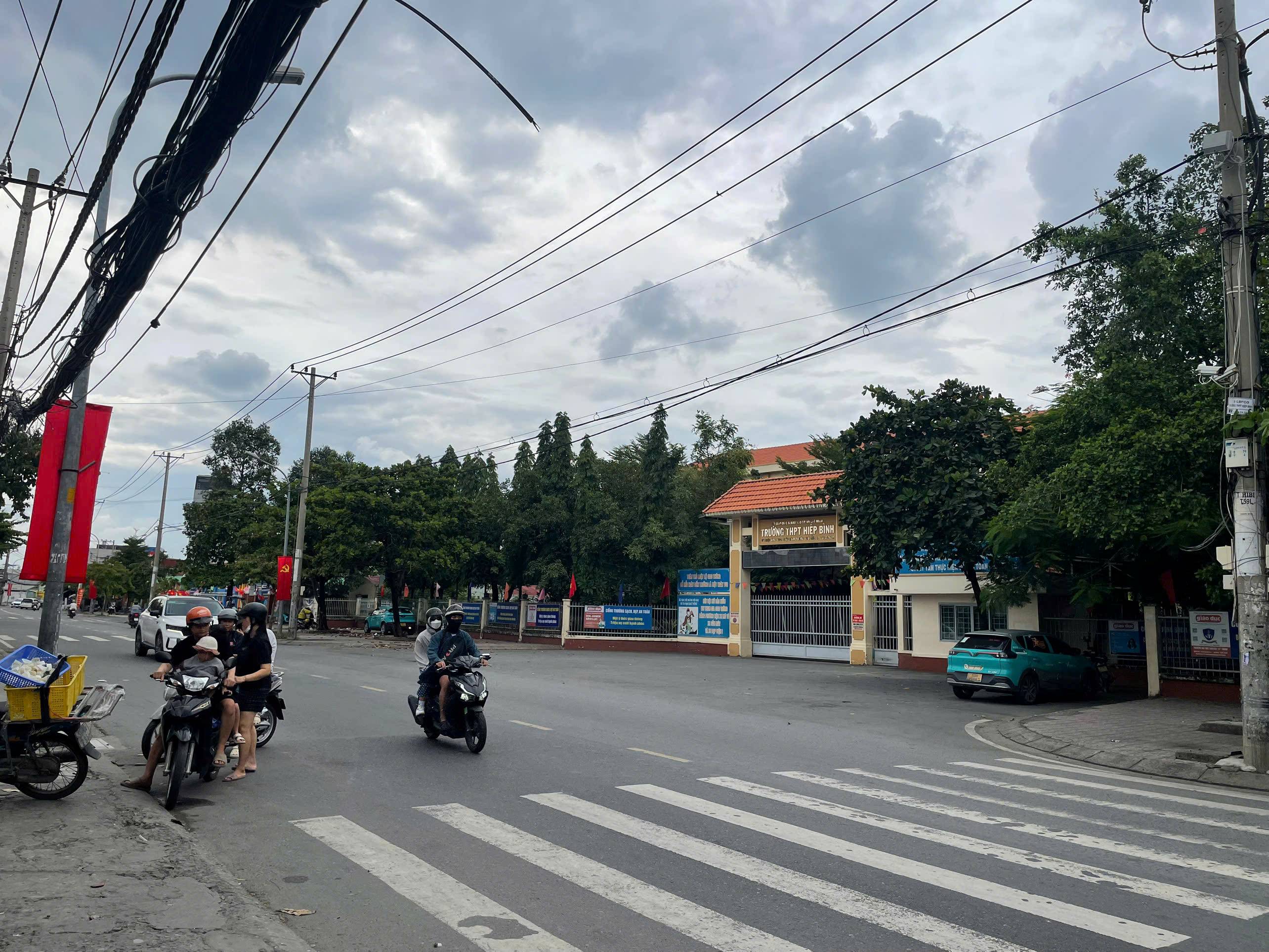 Bán nhà 3 phòng ngủ sạch sẽ an ninh gần đường Hiệp Bình 57m2,  giá 4.75 tỷ