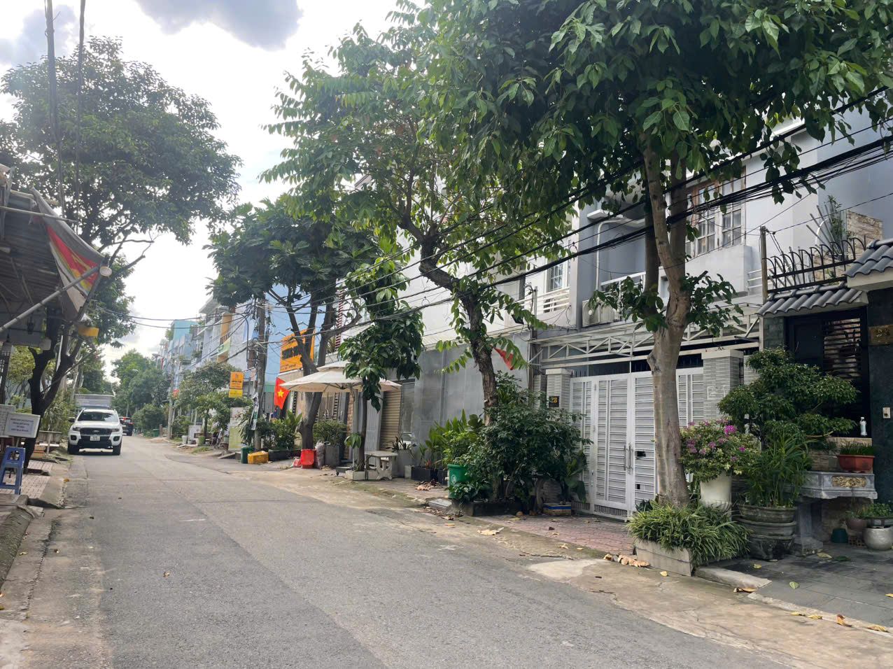 Bán nhà khu phân lô Sông Đà đường Hiệp Bình ngang 5m, 3 tầng 3pn xe hơi vi vu, giá 10 tỷ