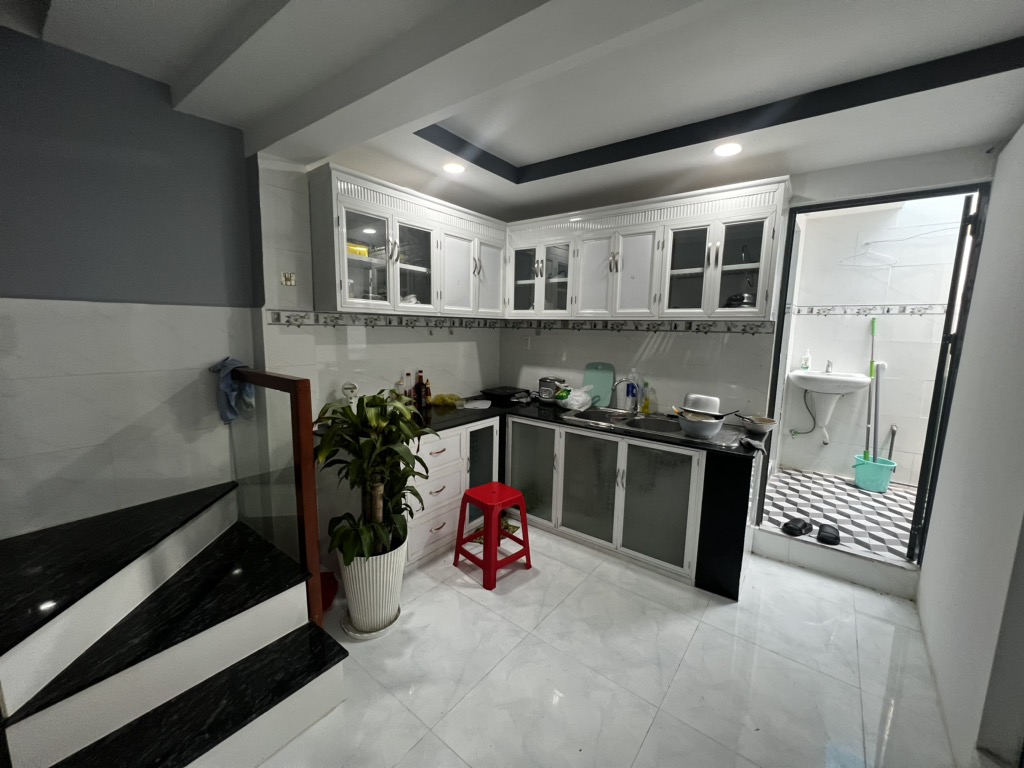 Bán nhà đối diện KĐT Vạn Phúc 59.8m2, 3PN, có dòng tiền cho thuê, giá chỉ 5.1 tỷ