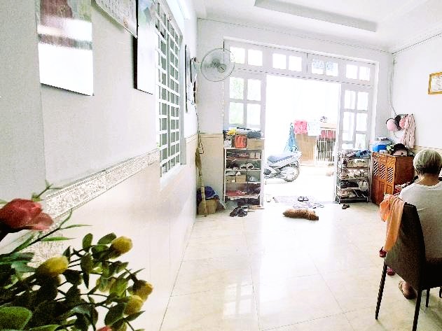 Bán nhà đối diện KĐT Vạn Phúc 62.2m2, 4PN, hẻm xe tải 5m, giá 6.6 tỷ