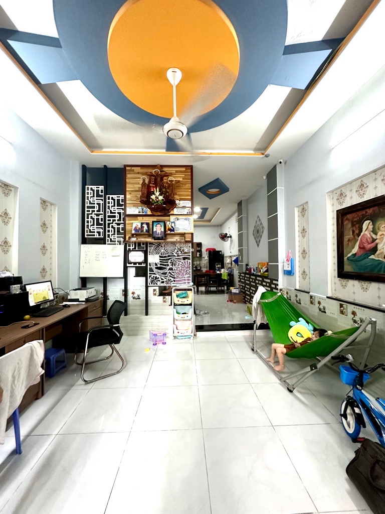 Bán nhà ngay TTTM Gigamall Phạm Văn Đồng 52.4m2, nở hậu, hoàn công đủ, giá 5.6 tỷ