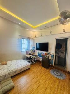 Bán nhà ngay chợ Hiệp Bình 3 tầng 3PN, nở hậu, hẻm xe hơi, giá 5.8 tỷ