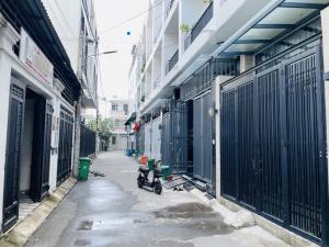 Bán nhà gần Ngã tư Bình Phước 4PN, nhà mới, hẻm ô tô 5m, giá 6.75 tỷ