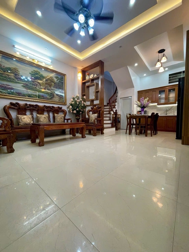 Bán nhà Nguyễn Ngọc Vũ ,DT 62m, Giá chỉ 8.5 tỷ.