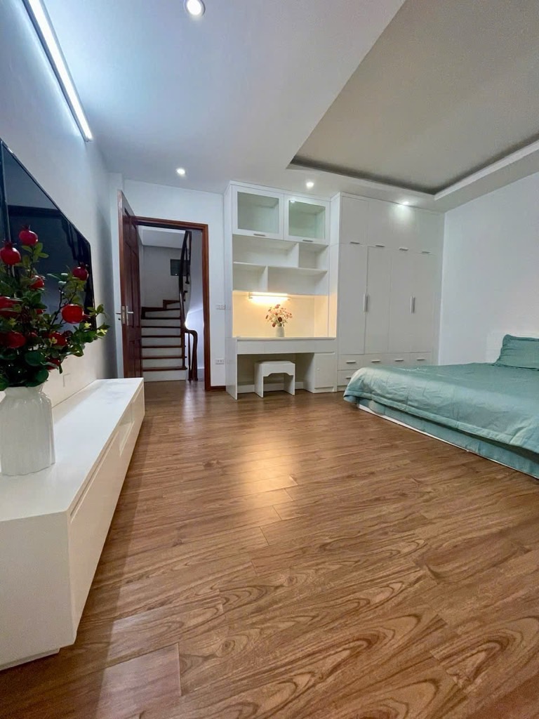 Bán nhà Nguyễn Ngọc Vũ ,DT 62m, Giá chỉ 8.5 tỷ.