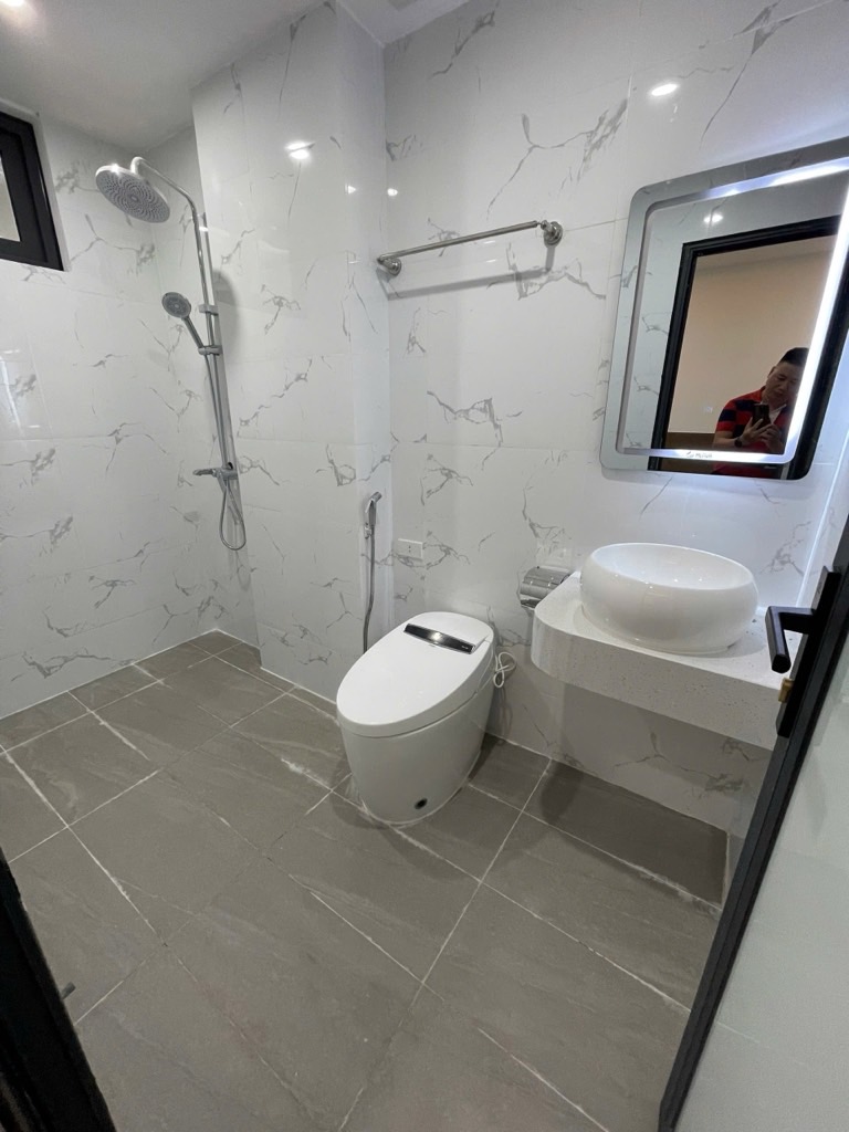Cần bán gấp nhà ngõ thông Cầu Giấy, DT 65m, giá 10,6 tỷ.