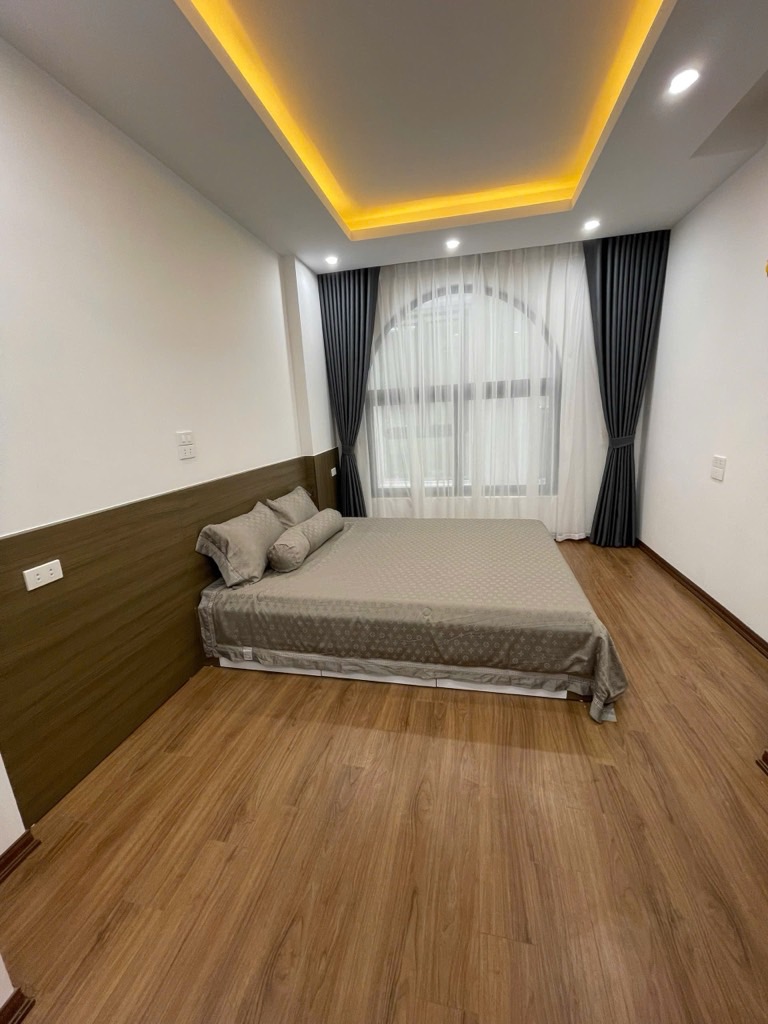 Cần bán gấp nhà ngõ thông Cầu Giấy, DT 65m, giá 10,6 tỷ.