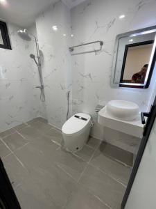 Bán nhà Nguyễn Ngọc Vũ ,DT 66m, Giá chỉ 8.7 tỷ.