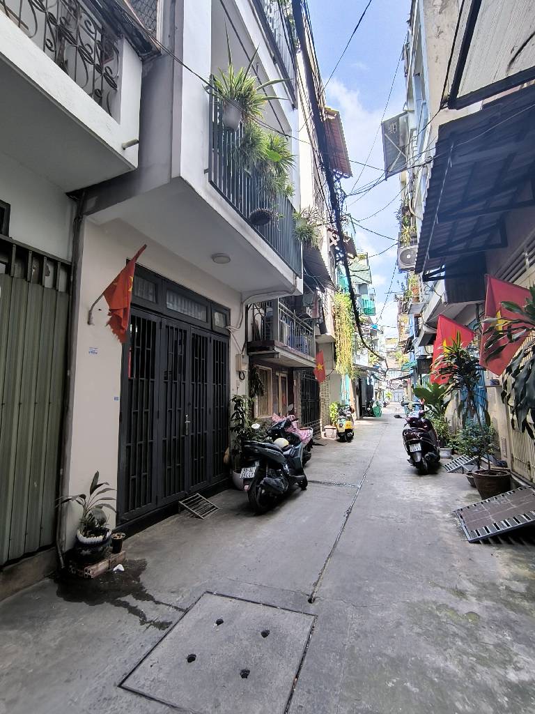 Nhà mới đẹp ở ngay, Lê Văn Sỹ, Trường Sa Quận 3, ngang 4m, Dt 32m2, 3 tầng, 4.8 tỷ