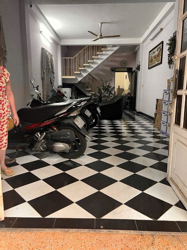 Bán nhà Lê Văn Sỹ, Trường Sa, 42m2, 5 tầng, có dòng tiền 300 triệu/năm, nhỉnh 8 tỷ (20253453KC)