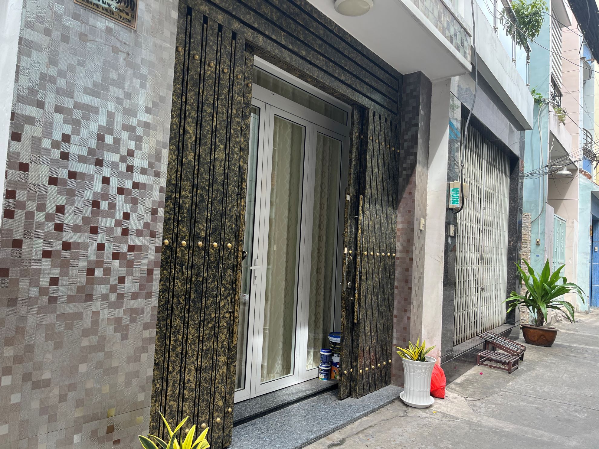 Cần bán gấp nhà Huỳnh Văn Bánh, 33m2 ngang 6.5m, 2 tầng, nhỉnh 6 tỷ (2025P489A)