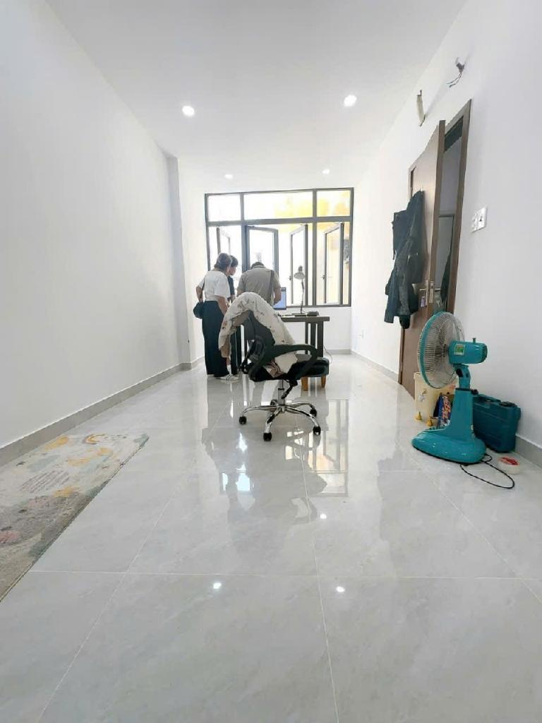 Hiếm nhà bán Nguyễn Thị Huỳnh, 40m2 ngang 6m, 4 tầng, nhỉnh 6 tỷ (2025P54)