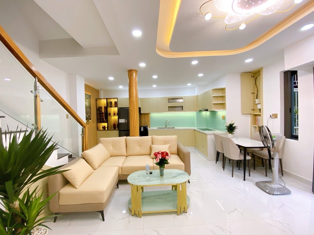 Nhanh đến nhà đẹp ở ngay Lê Văn Sỹ, 41m2 nở hậu tài lộc, 4 tầng, tặng nội thất, hơn 8 tỷ (2025T432)