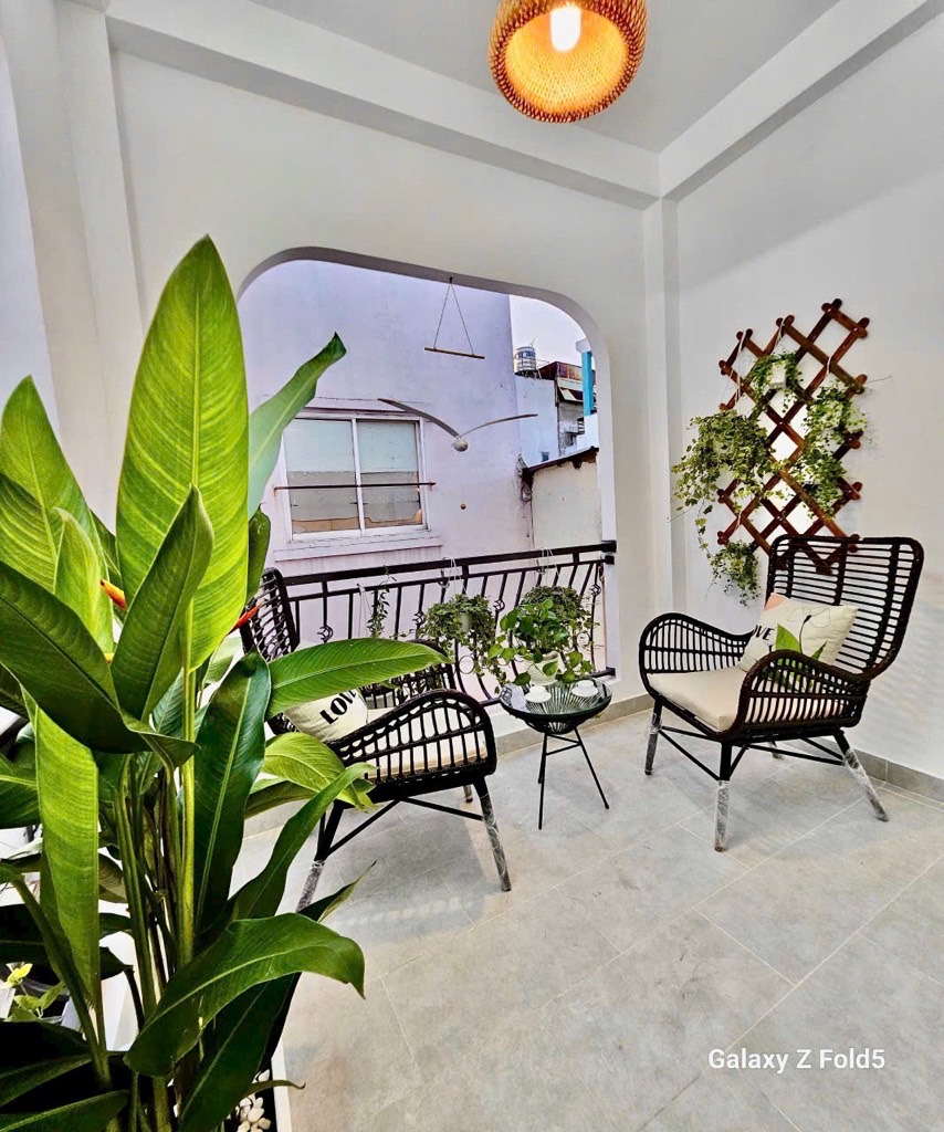 Nhà mới vào ở ngay Hoàng Văn Thụ, Hồ Văn Huê,  30m2, 3 tầng, tặng nội thất, nhỉnh 6 tỷ (2025P170)