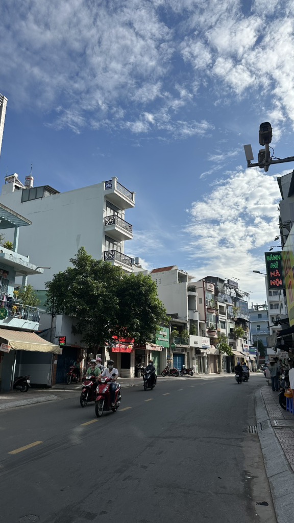 Mặt tiền KD Huỳnh Văn Bánh, 45m2 ngang ~6M, 3 Tầng, dòng tiền thuê 360 triệu/năm, chỉ 9.5 tỷ. (2025P36)