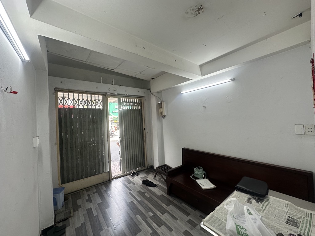 Chính chủ bán nhà mặt tiền Huỳnh Văn Bánh nút giao với Phan Đình Phùng, 30m2, 4 tầng, hơn 10 tỷ (2025P19)