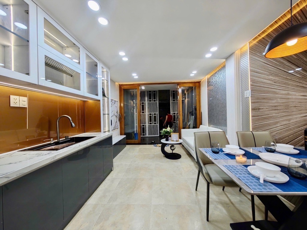 Bán nhà mới ở phố ẩm thực Phan Xích Long, 32m2, 3tầng, chỉ hơn 6tỷ (2025P293)