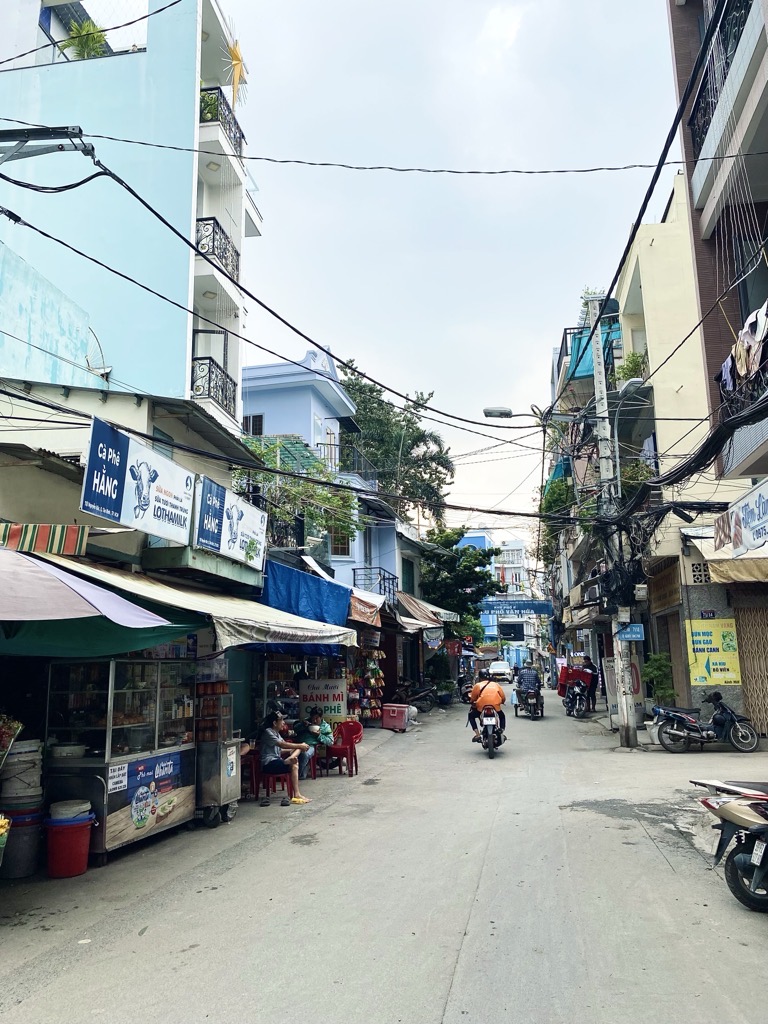 Bán nhà Phạm Văn Hai Trường Sa HXH, 30m2 nở hậu hơn 5m , 2tầng, nhỉnh 7tỷ (2025T71)