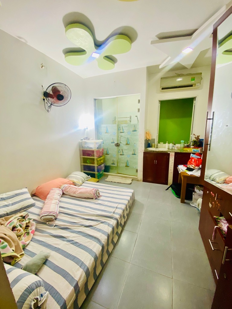 BÁN GẤP, Hẻm Thông Lê Văn Sỹ, 42m², 3 Tầng, XE HƠI TỚI CỬA