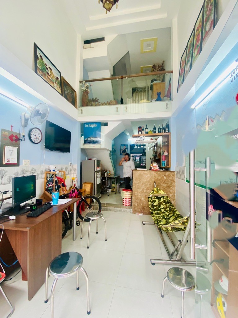 BÁN GẤP, Hẻm Thông Lê Văn Sỹ, 42m², 3 Tầng, XE HƠI TỚI CỬA