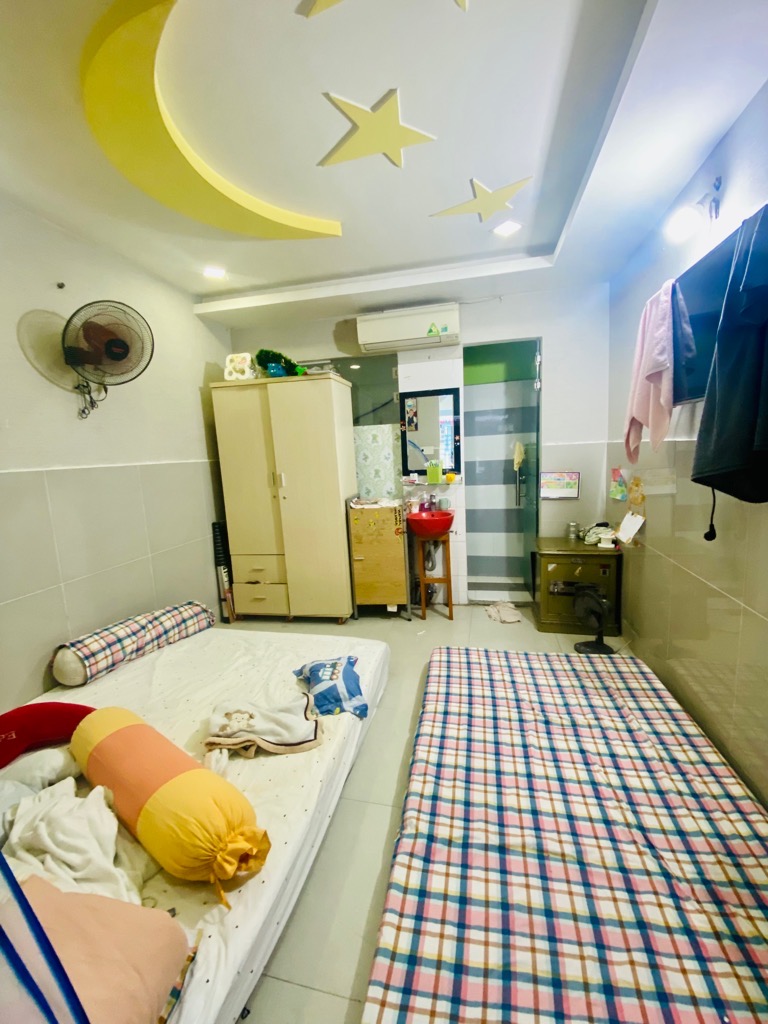 BÁN GẤP, Hẻm Thông Lê Văn Sỹ, 42m², 3 Tầng, XE HƠI TỚI CỬA