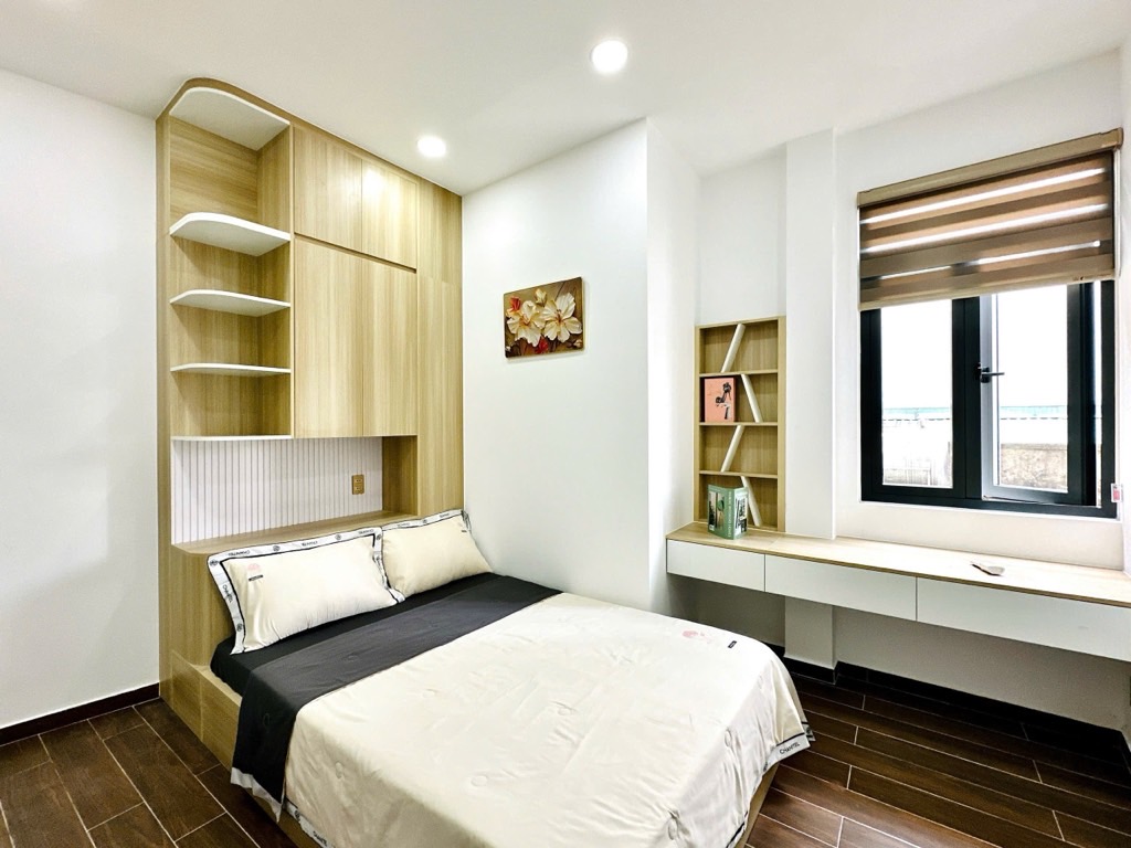Gấp bán giảm ngay 300tr! Nhà đẹp lung linh Lê Văn Sỹ, ngang lớn 7.3m, 4 tầng, nội thất đẹp vào ở ngay.