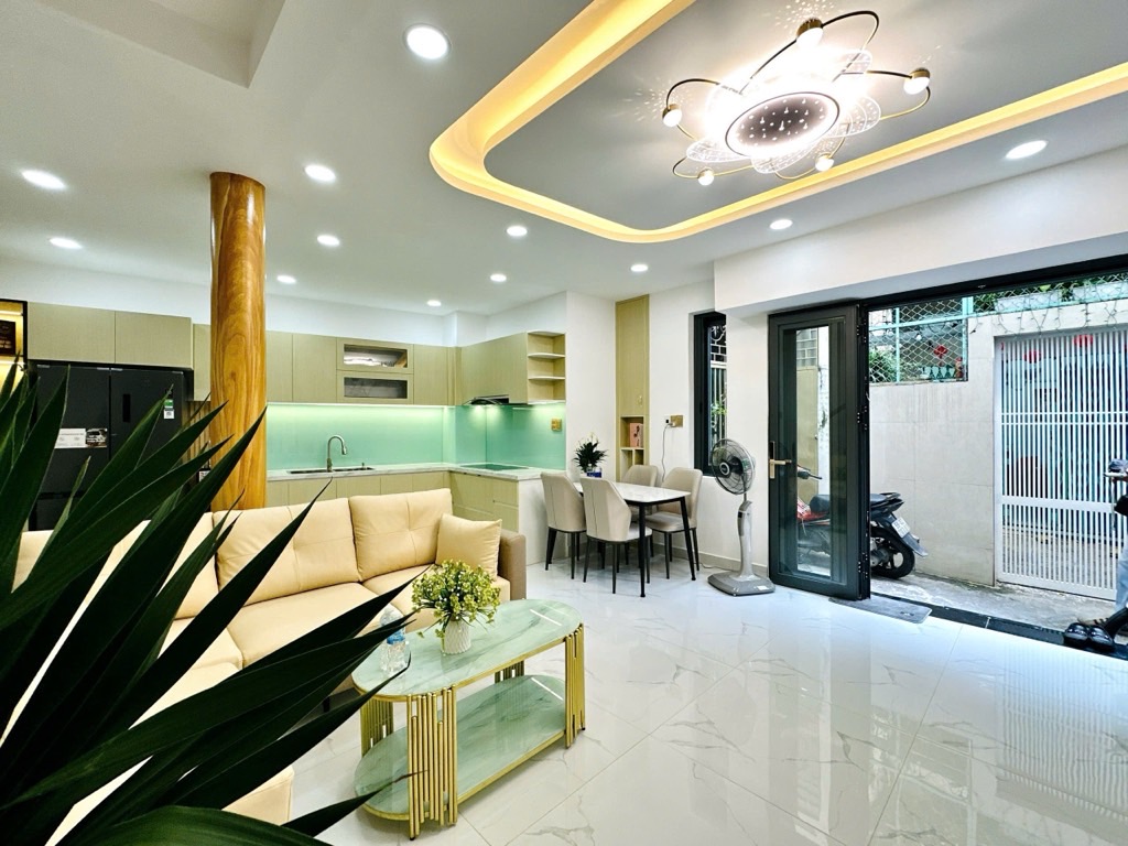 Gấp bán giảm ngay 300tr! Nhà đẹp lung linh Lê Văn Sỹ, ngang lớn 7.3m, 4 tầng, nội thất đẹp vào ở ngay.