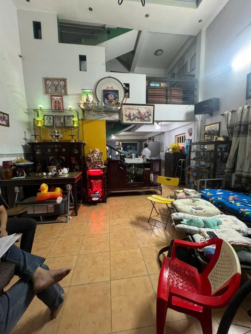 Giá siêu tốt, chủ gấp bán nhà gần Cách Mạng Tháng 8,  5*13, hẻm ô tô tận cửa, sát chợ Hòa Hưng 
