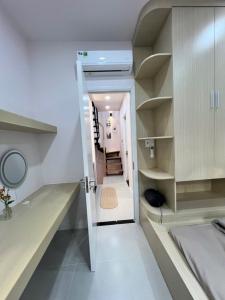 Nhà mới đẹp ở ngay, Lê Văn Sỹ, Trường Sa Quận 3, ngang 4m, Dt 32m2, 3 tầng, 4.8 tỷ