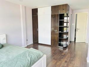 Chính chủ bán nhà mặt tiền Huỳnh Văn Bánh, 30m2, 3 tầng, hơn 11 tỷ (2025P521)