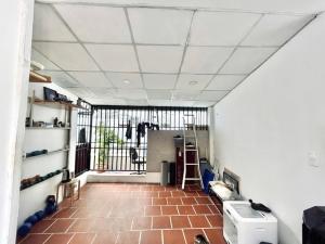 NHÀ ĐẸP Ở NGAY HUỲNH VĂN BÁNH- NGANG 7.3m – 3 TẦNG FULL NỘI THẤT- HƠN 6TỶ