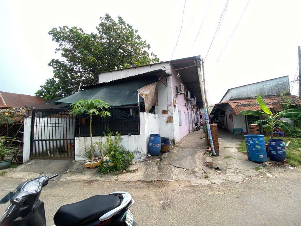 Bán dãy nhà trò 8 phòng, cách Metro 1km, 214m2, Chỉ 8 tỷ