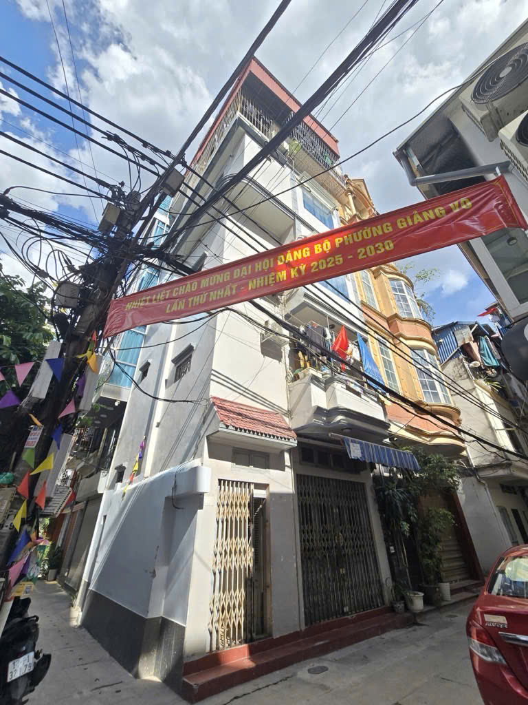 SIÊU PHẨM KIM MÃ-VÀI BƯỚC RA KHÁCH SẠN DAEWOO,LOTTE LIỄU GIAI-CĂN GÓC NGÕ Ô TÔ TRÁNH-MĂT TIỀN GẦN 5M- SỔ ĐỎ HOA HẬU.