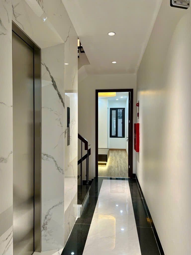 CẦN BÁN NHÀ SIÊU PHẨM NGÕ TO NHƯ PHỐ-NỘI THẤT XỊN XÒ-VỈA HÈ ĐÁ BÓNG-7 TẦNG THANG MÁY CHẠY VÙ VÙ