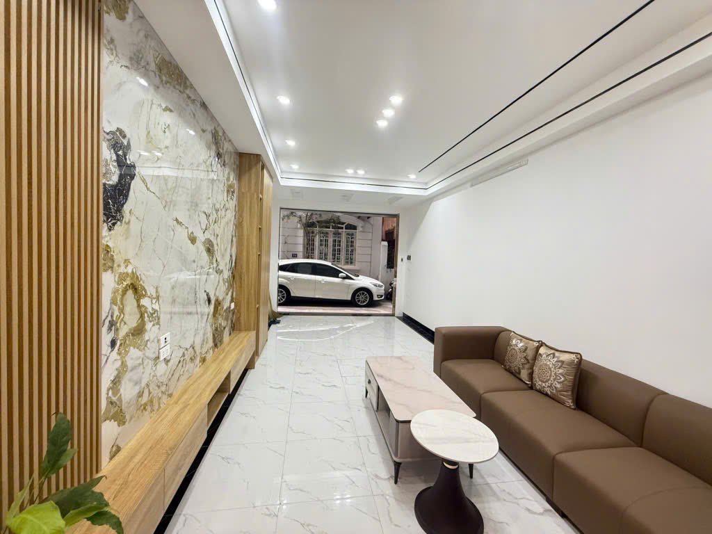 Bán nhà Phân Lô khu Hoàng Quốc Việt-44m2-mặt tiền 3,8m 6 tầng ô tô ngủ trong nhà