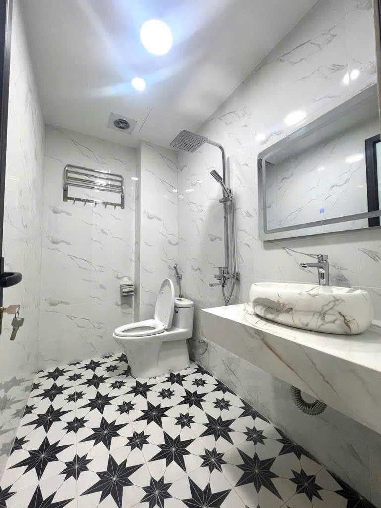 Bán nhà Phân Lô khu Hoàng Quốc Việt-44m2-mặt tiền 3,8m 6 tầng ô tô ngủ trong nhà
